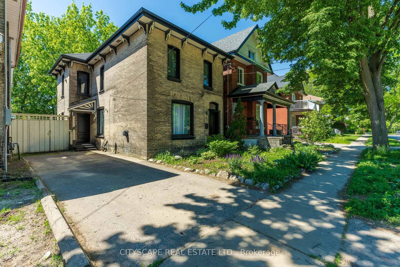 Property Photo:  29 Arthur Street  ON N3S 3H4 