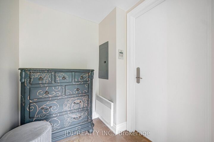 Property Photo: 761 Bay Street Th07 ON M5G 2R2