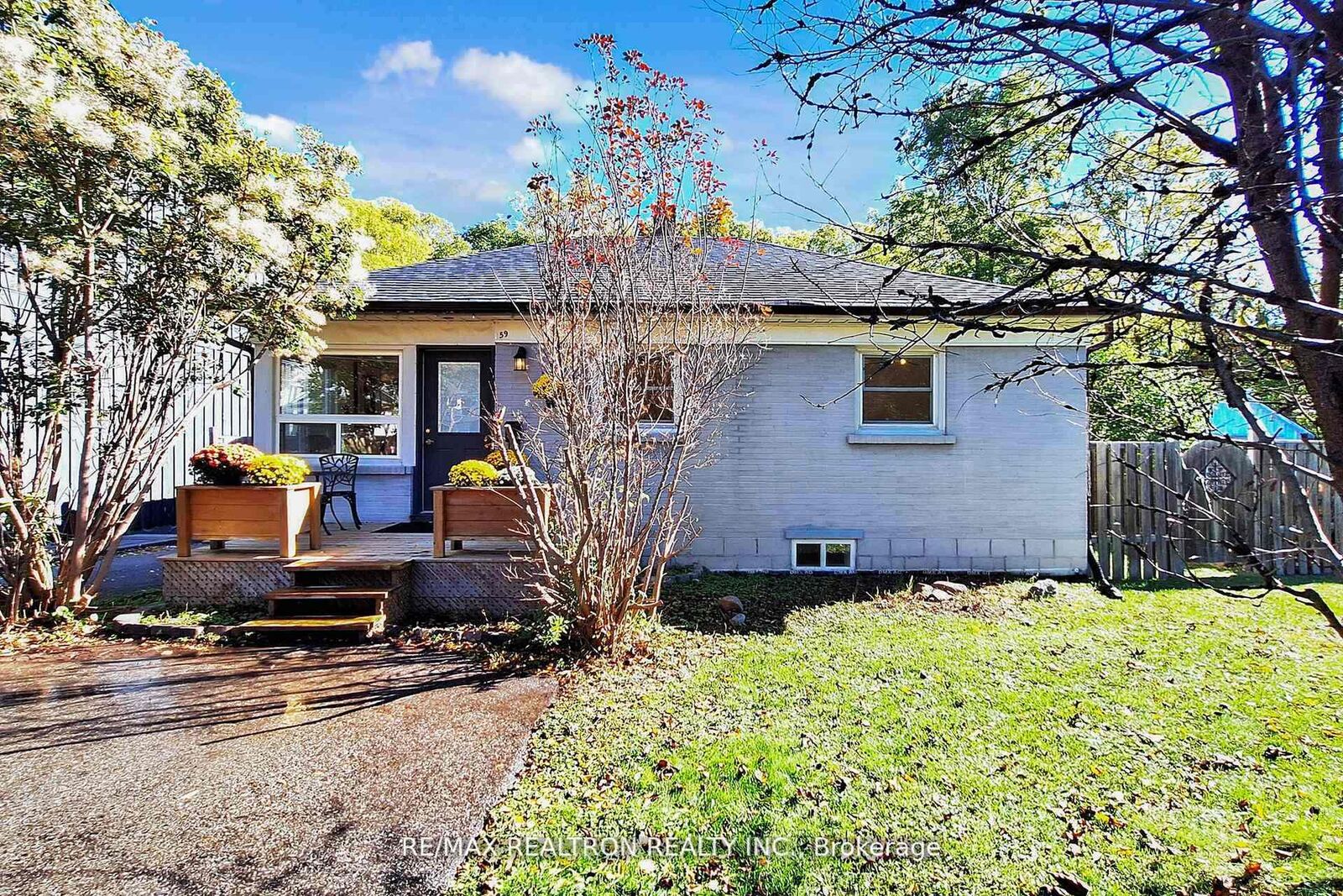 Property Photo:  59 Machell Avenue  ON L4G 2R8 