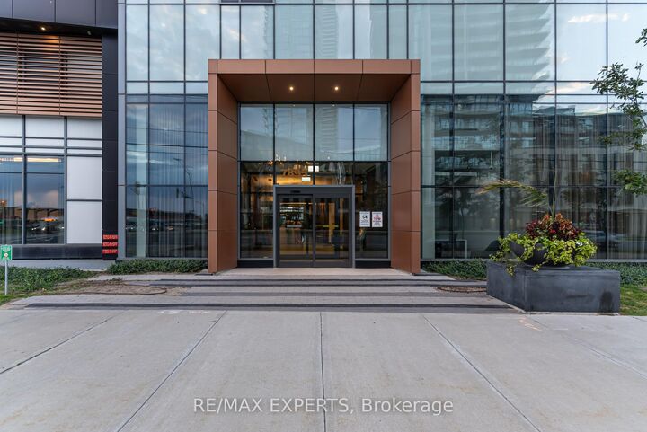 Property Photo:  7895 Jane Street 2106  ON L4K 0K2 