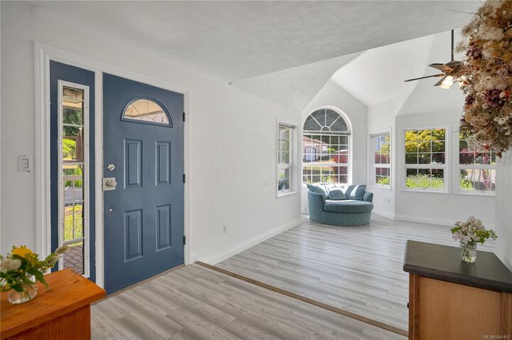 Property Photo: 545 Sunset Pl BC V0N 2R0