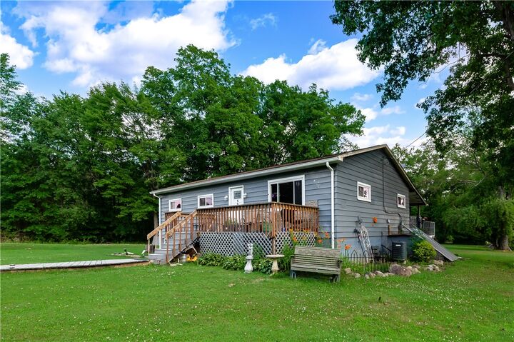 Property Photo:  58 Bassick Ln  PA 16154 