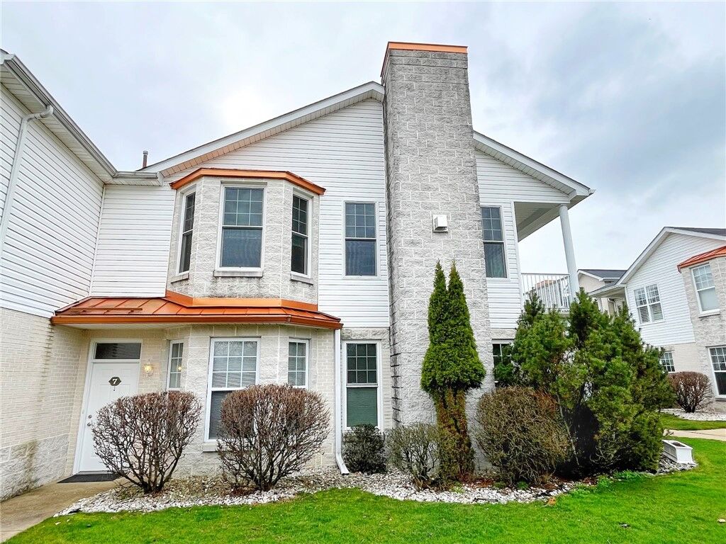 Property Photo: 248 Adams Pointe Blvd 7 PA 16046