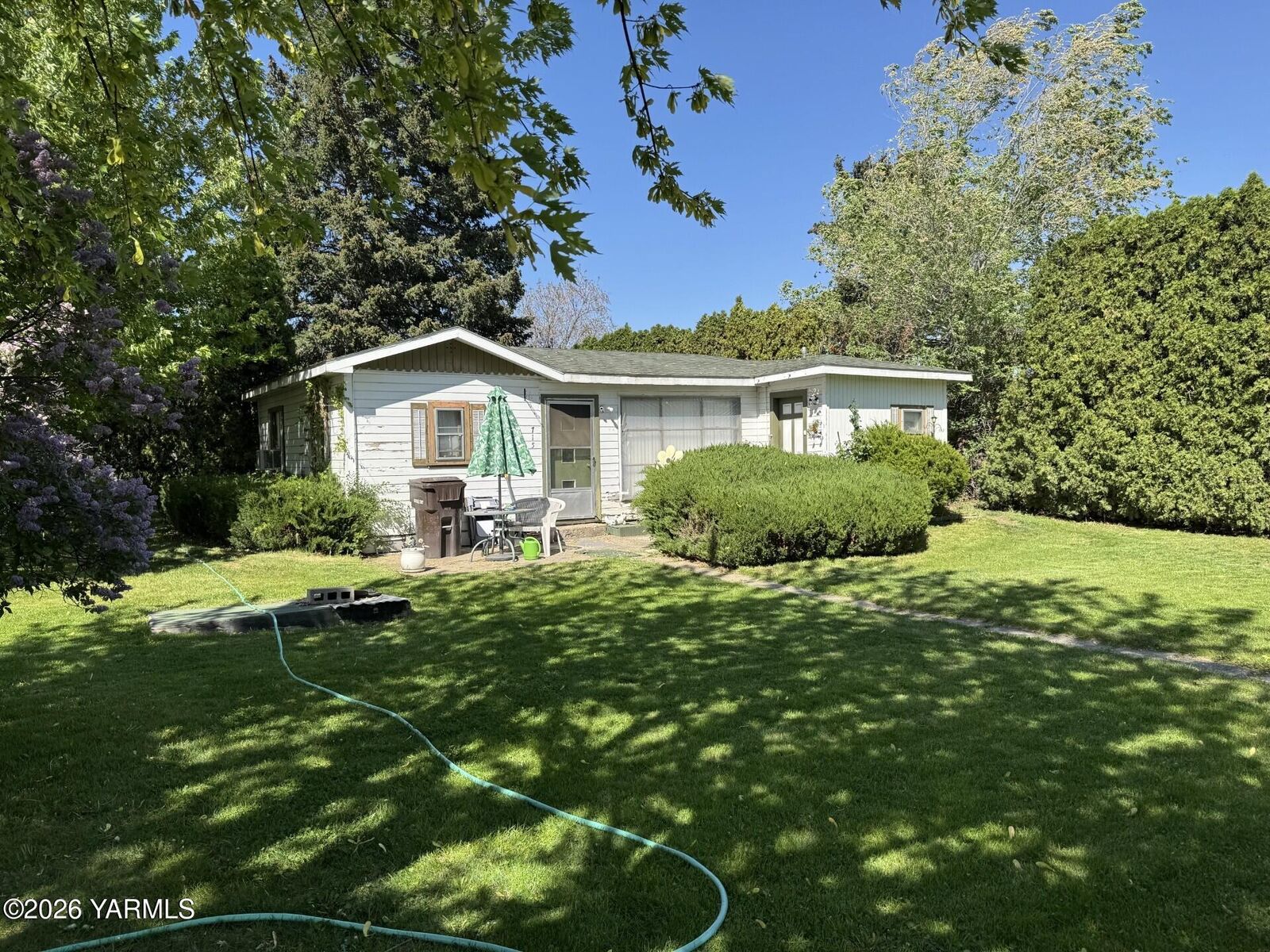 Property Photo:  2212 Willow St  WA 98902 
