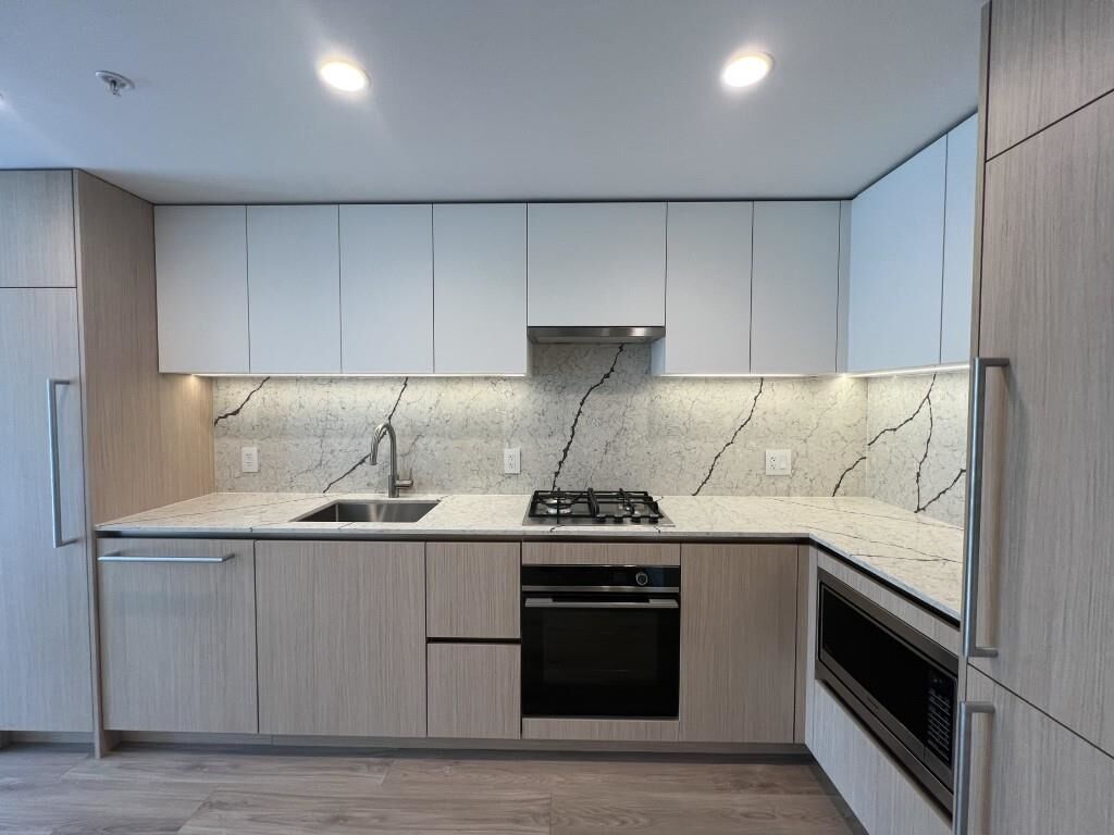 Property Photo:  2135 Springer Avenue 401  BC V5B 0C1 