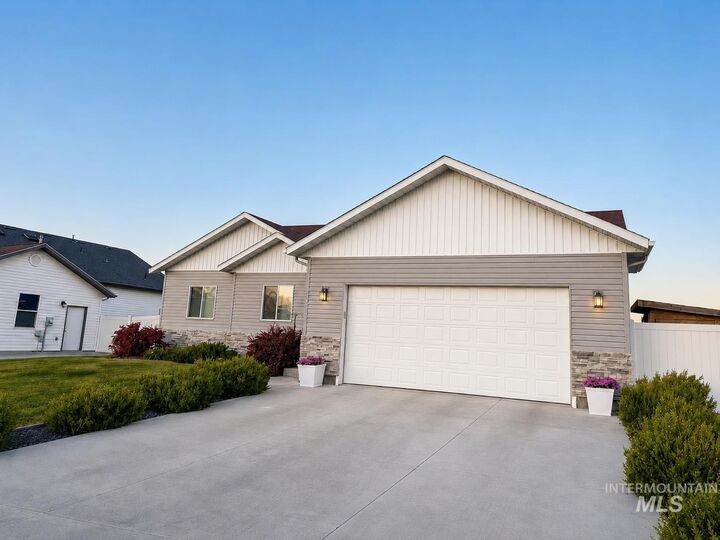 Property Photo:  281 Glacier Meadows Way  ID 83341 