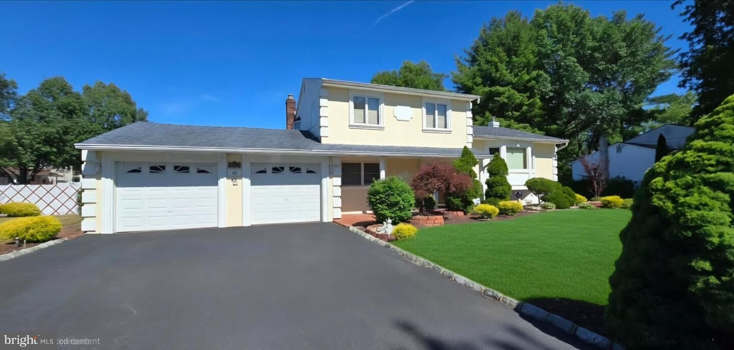 Property Photo:  13 Tuscarora Circle  NJ 08857 