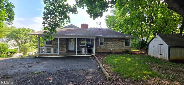 Property Photo:  104 E South Street  VA 22664 