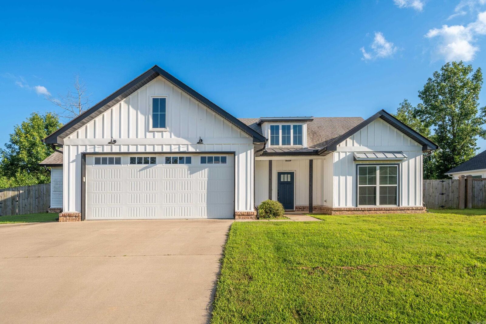 Property Photo: 2009 Berkshire Drive AR 72019