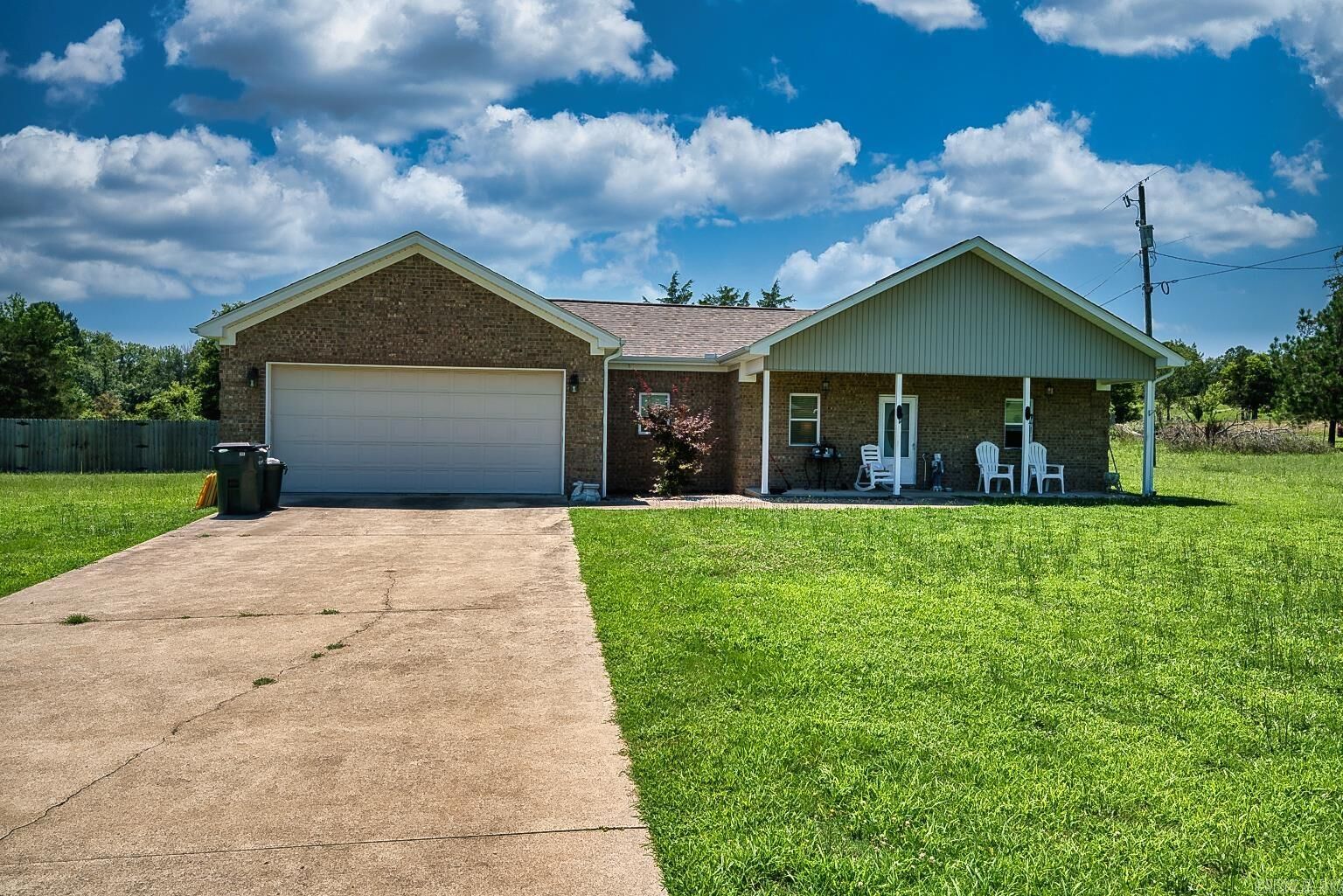 Property Photo: 1306 Oakgrove Road AR 71968
