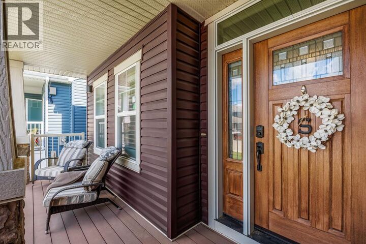 Property Photo:  1213 Hillcrest Manor Estates  AB T1P 0B9 