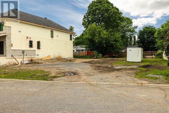 Property Photo: 165 King Street ON K7C 1G5