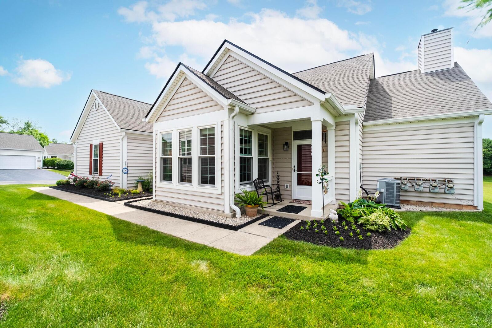 Property Photo:  5890 Oak Path Lane  OH 43213 