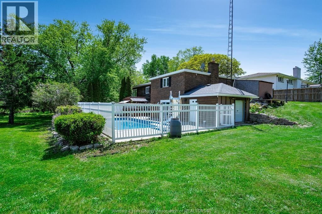 Property Photo:  1838 Seacliff Drive  ON N9Y 2M6 