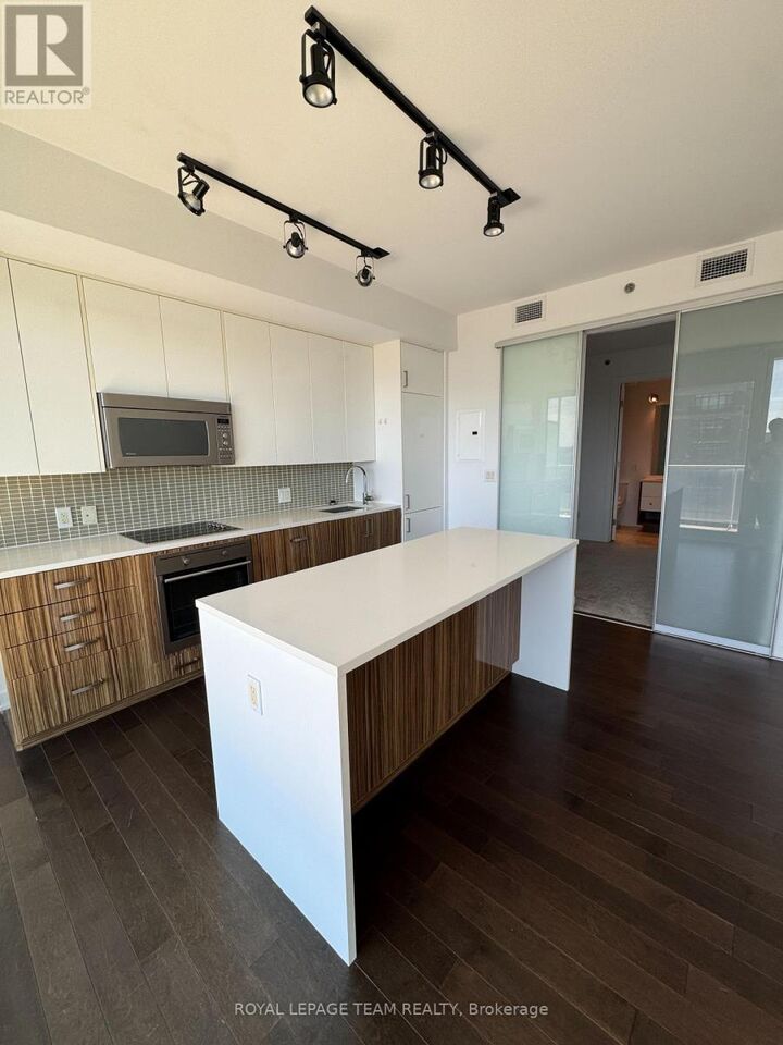 Property Photo:  300 Lisgar Street 806  ON K2P 0E2 
