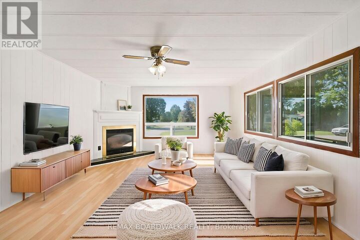 Property Photo: 516 Maplegrove Road ON K7C 4R4
