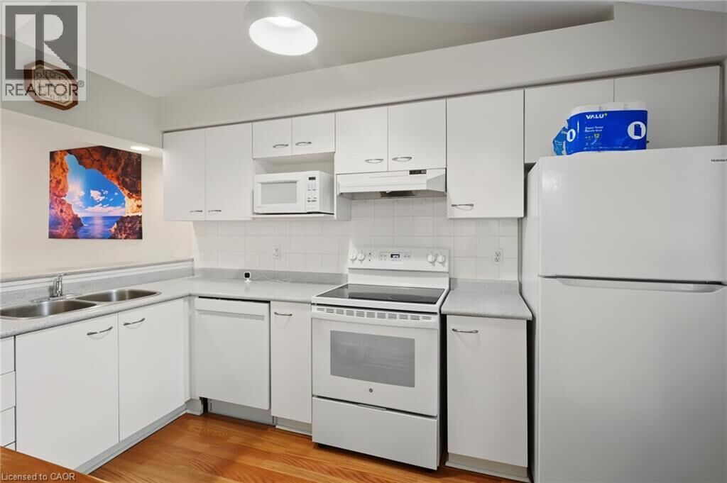 Property Photo:  117 East Bristol Road East 64  ON L4Z 3P7 