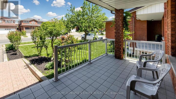 Property Photo:  145 Chancellor Drive  ON L4L 7M9 