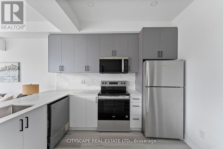 Property Photo:  587 Oakwood Avenue 3 (Upper)  ON M6E 2X8 