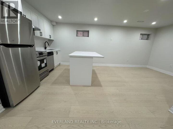 Property Photo:  116 Redondo Drive Bst  ON L4J 7S6 
