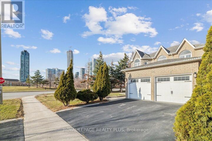 Property Photo:  3561 Old Orchard Park Drive  ON L5B 4E3 