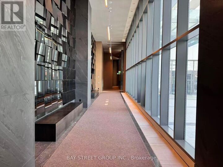 Property Photo:  8 Interchange Way 1807  ON L4K 0R2 