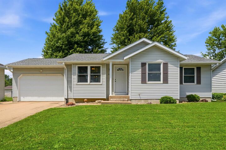 Property Photo:  405 NW 2nd Avenue  IA 52046 