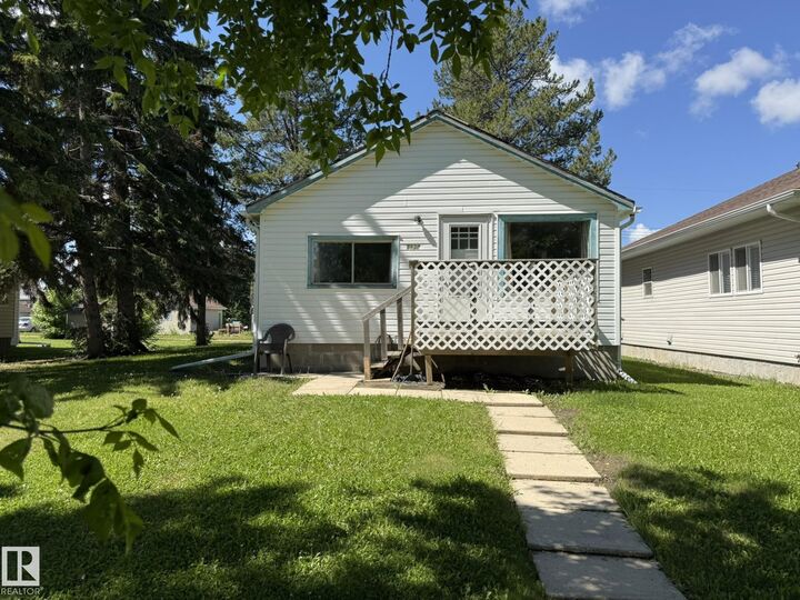 Property Photo:  5132 52 Street  AB T0C 2T0 