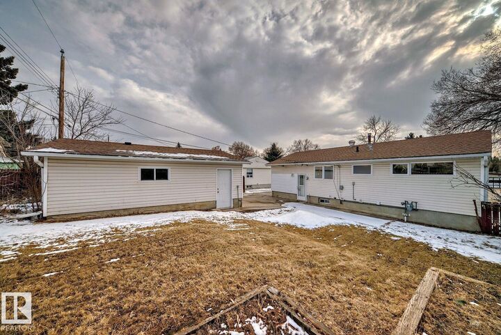 Property Photo:  37 Sheridan Drive  AB T8N 0J1 
