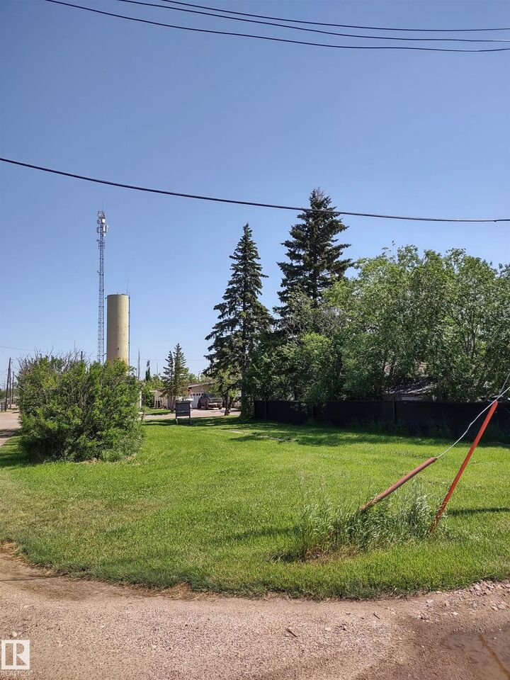 Property Photo:  4927 50 Ave  AB T0B 0W0 