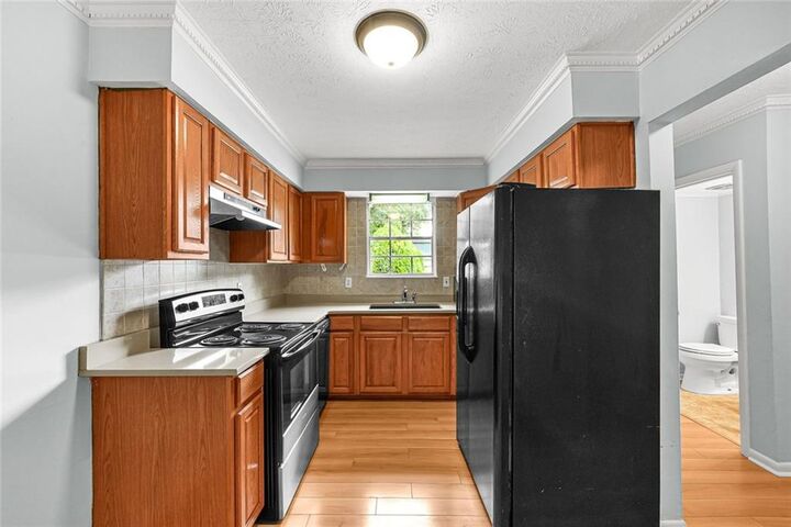 Property Photo: 301 Stonecliff Court GA 30083