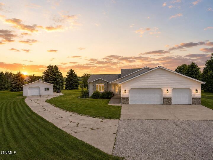 Property Photo: 520 Crestland Place ND 58503