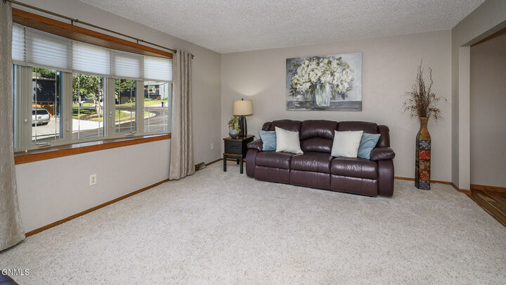 Property Photo:  712 16th Avenue NW  ND 58554 