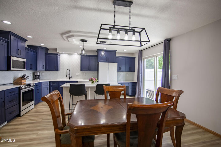 Property Photo:  2207 2nd Street W  ND 58601 