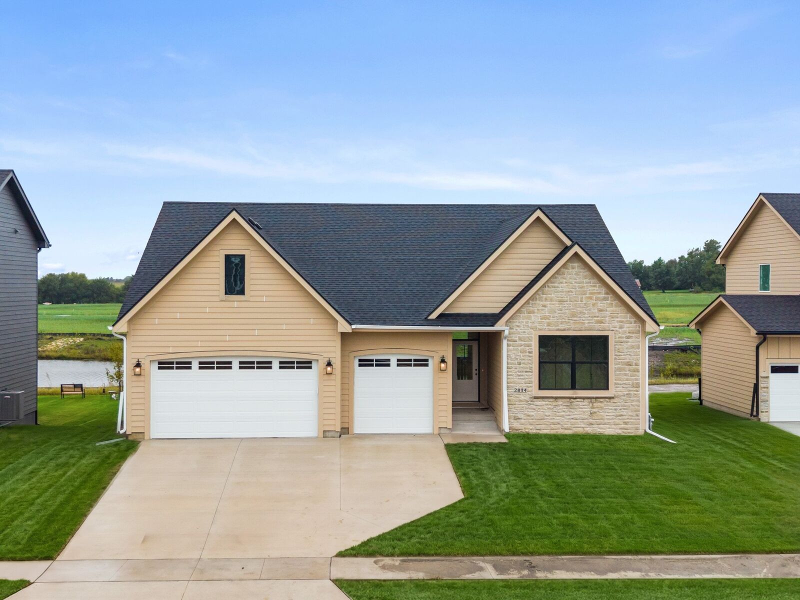 Property Photo: 2814 NW Fairfield Court IA 50023