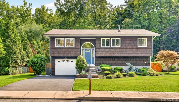 Property Photo:  10 Lighthouse Court  NY 10986 