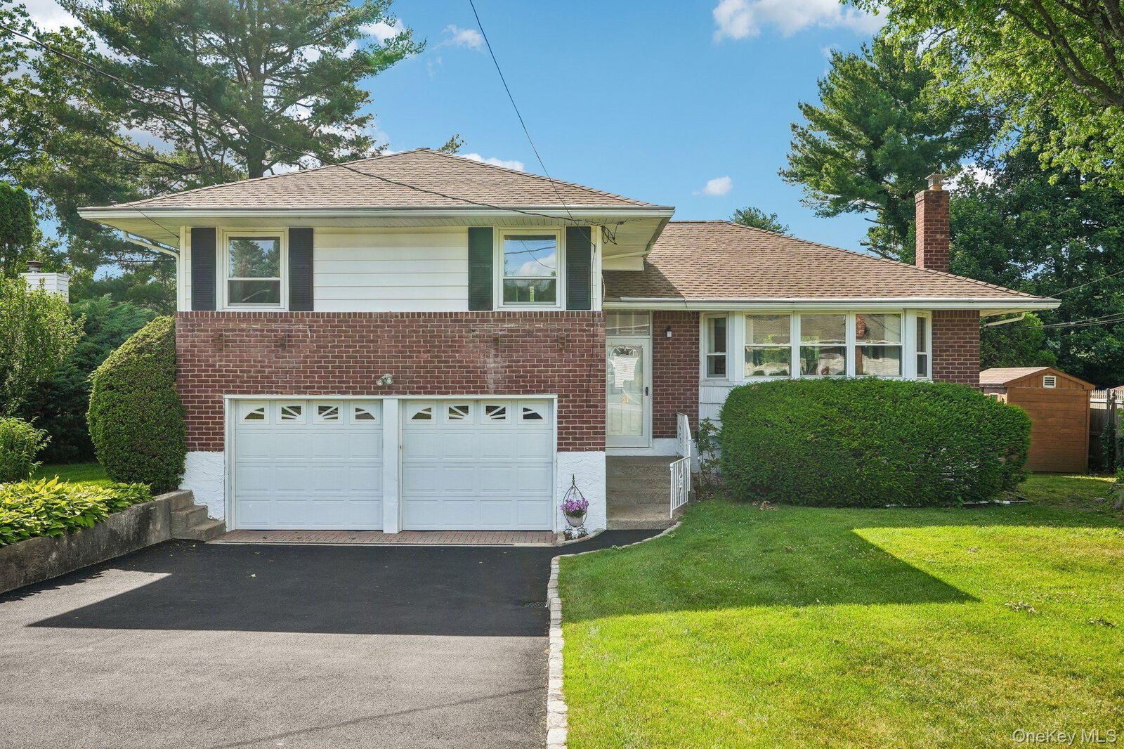 Property Photo:  11 Lenroc Drive  NY 10607 