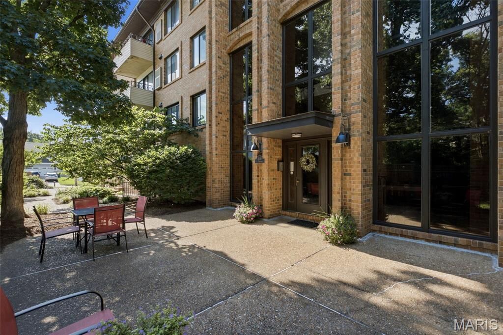 Property Photo:  1030 N Harrison Avenue 404  MO 63122 