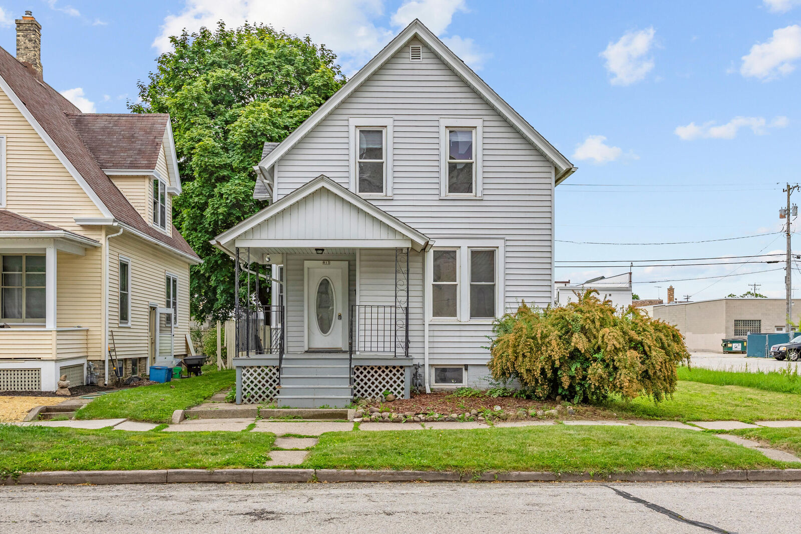 Property Photo:  813 Huron Ave  WI 53081 