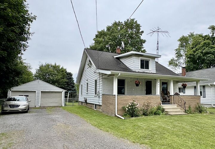 Property Photo:  807 Concord Boulevard  MI 49202 
