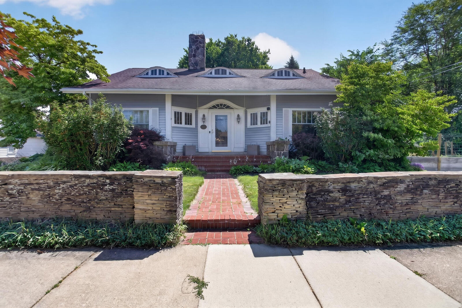 Property Photo: 311 S Thompson Street MI 49203