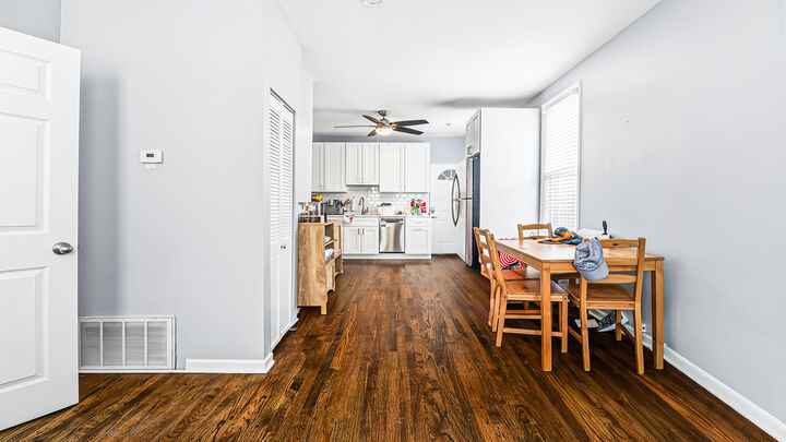 Property Photo:  2040 W Charleston Street  IL 60647 