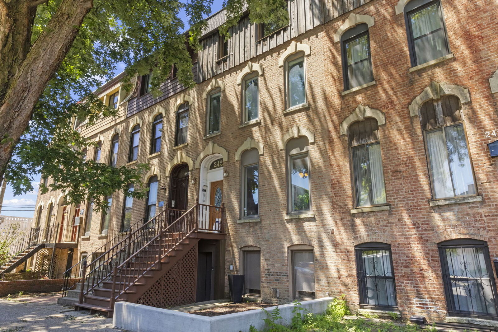 Property Photo:  2422 N Seminary Avenue  IL 60614 