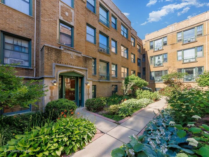 Property Photo:  7025 N Sheridan Road 2E  IL 60626 