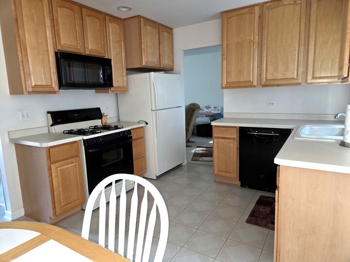 Property Photo: 212 N Walnut Lane N IL 60194
