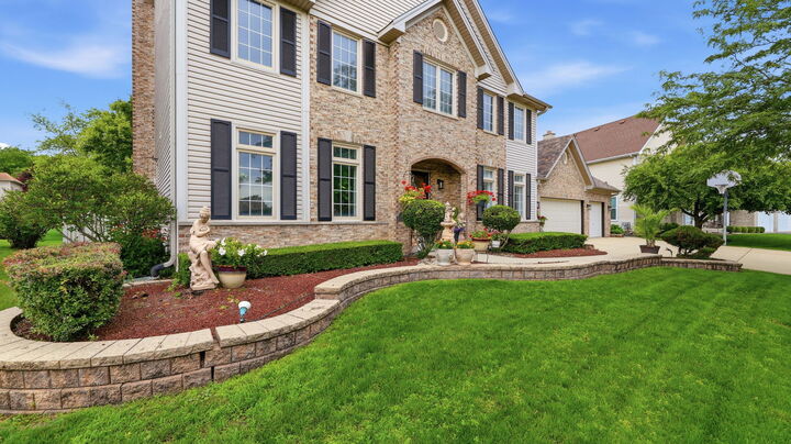Property Photo:  1116 Adler Street  IL 60188 