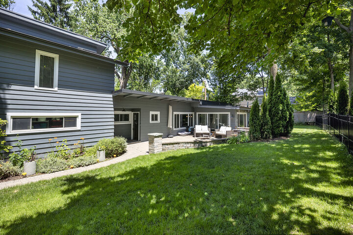 Property Photo:  645 Indian Road  IL 60025 