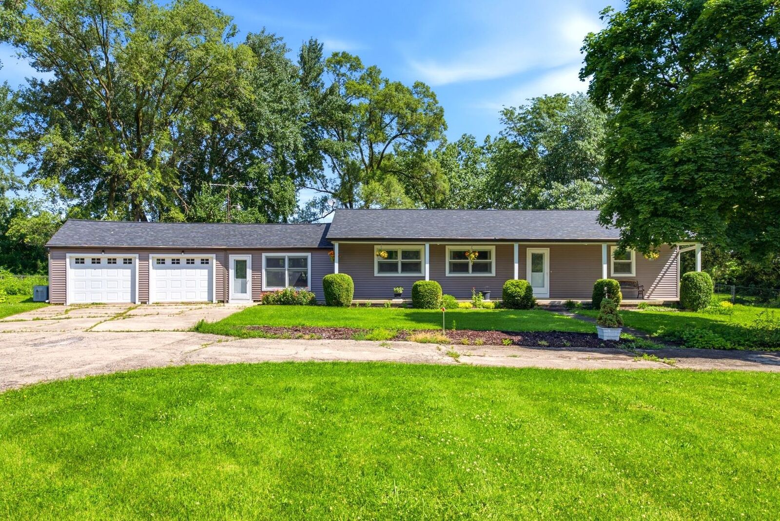Property Photo:  551 Rance Road  IL 60543 
