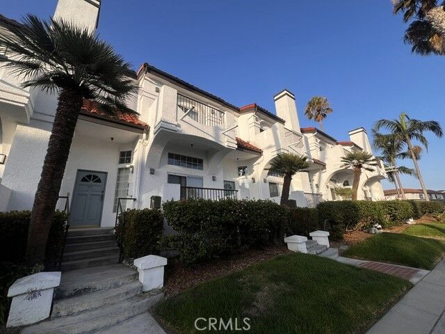 Property Photo: 301 Diamond B CA 90277