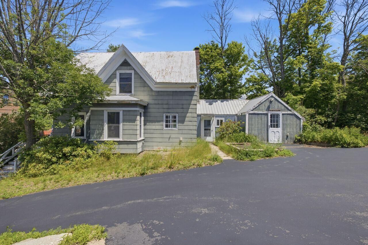Property Photo:  11 Payne Street  ME 04083 